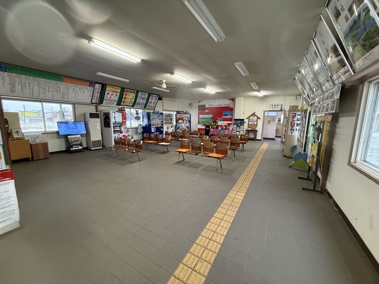 根室駅の中