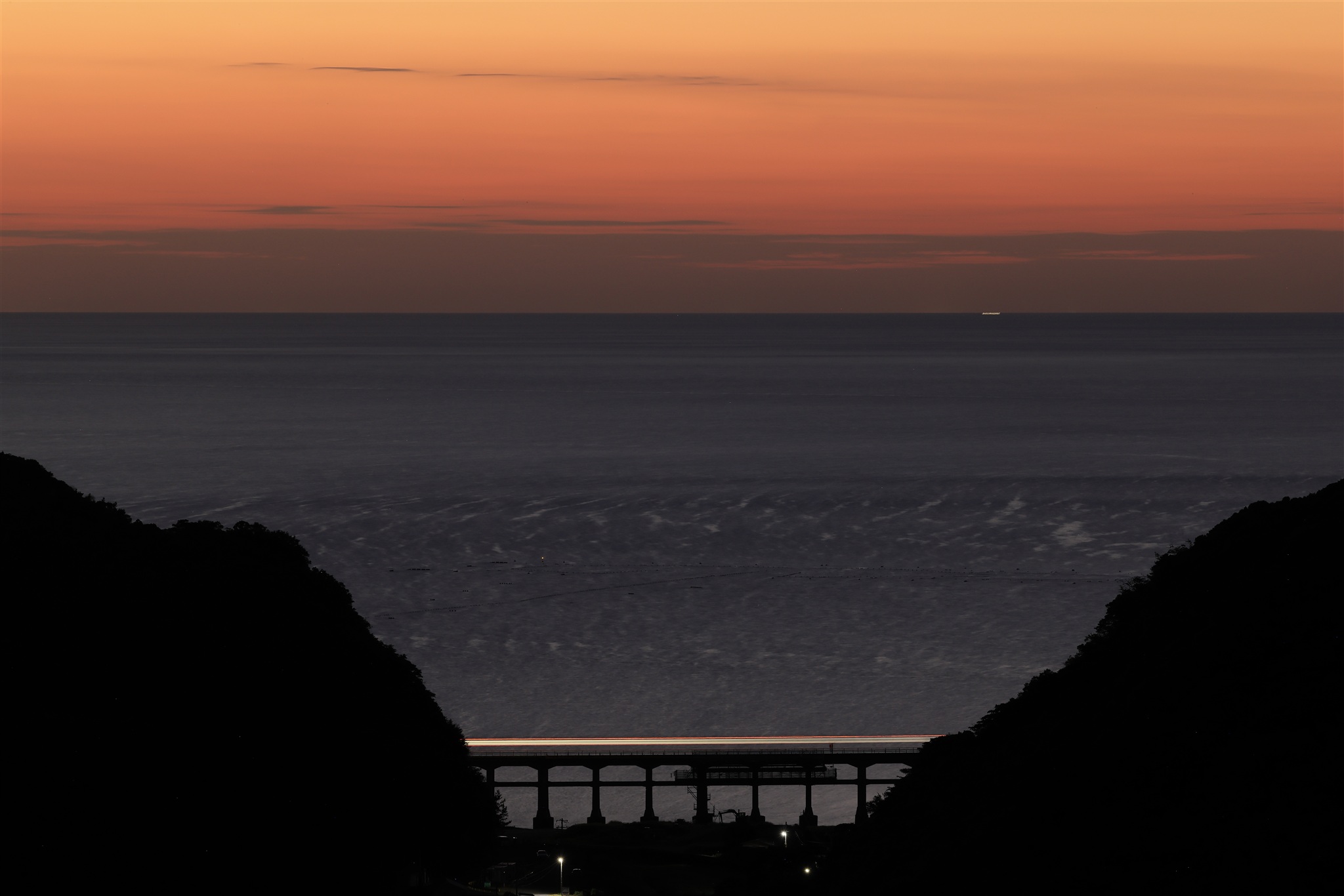 1573D, EOS R5 Mark II, RF100-300mm F2.8 L IS USM Z, 200mm, 20s, F8, ISO200